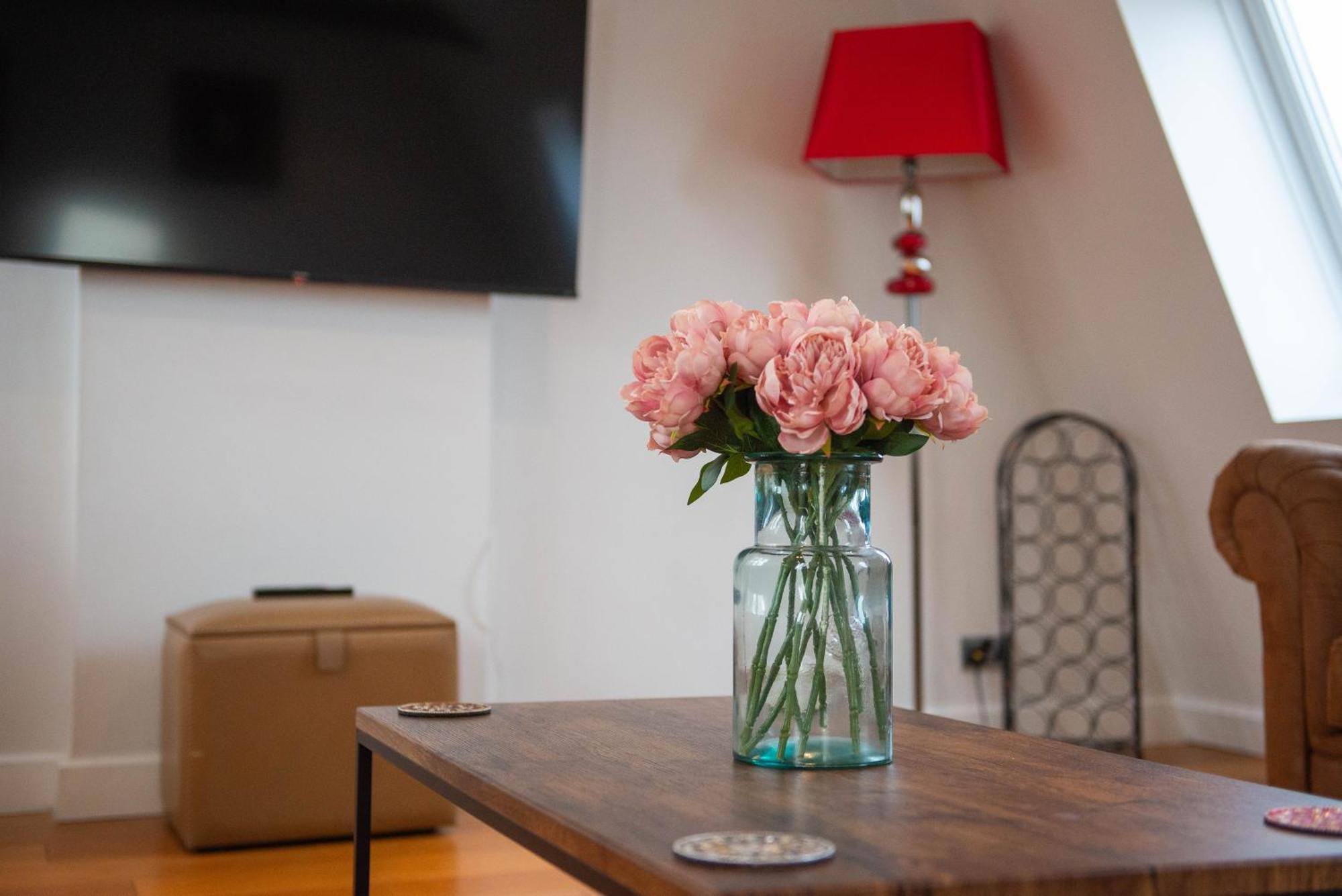 Stylish Townhouse, Work Desk, Fast Wi-Fi, Sleeps 6 Stamford Buitenkant foto