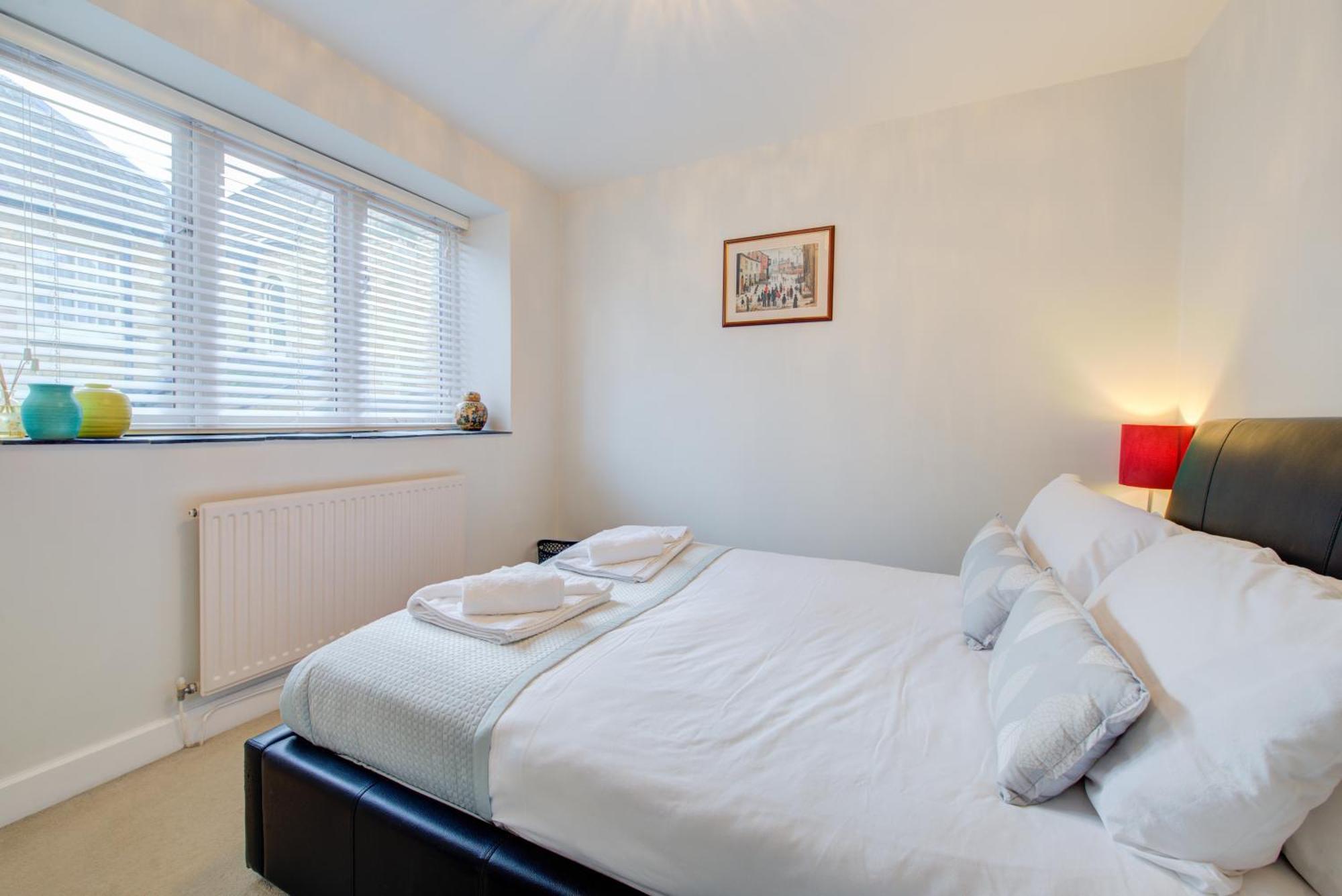 Stylish Townhouse, Work Desk, Fast Wi-Fi, Sleeps 6 Stamford Buitenkant foto