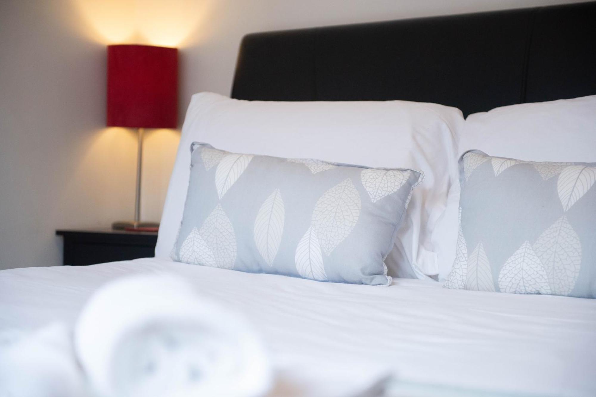 Stylish Townhouse, Work Desk, Fast Wi-Fi, Sleeps 6 Stamford Buitenkant foto