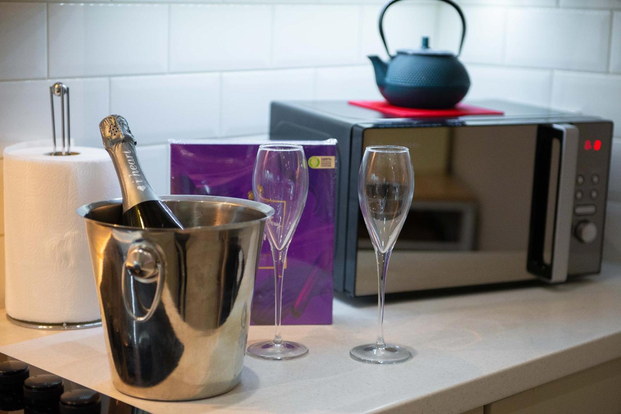 Stylish Townhouse, Work Desk, Fast Wi-Fi, Sleeps 6 Stamford Buitenkant foto