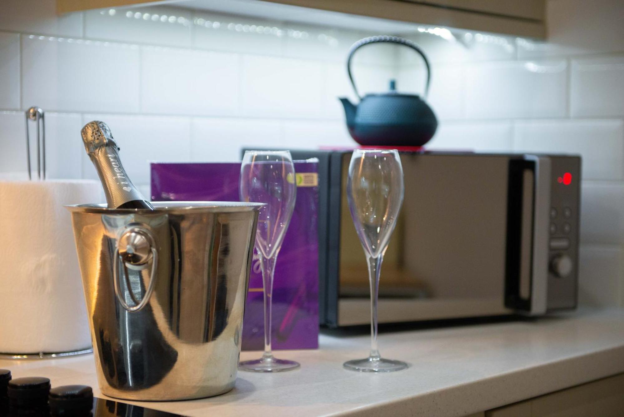 Stylish Townhouse, Work Desk, Fast Wi-Fi, Sleeps 6 Stamford Buitenkant foto